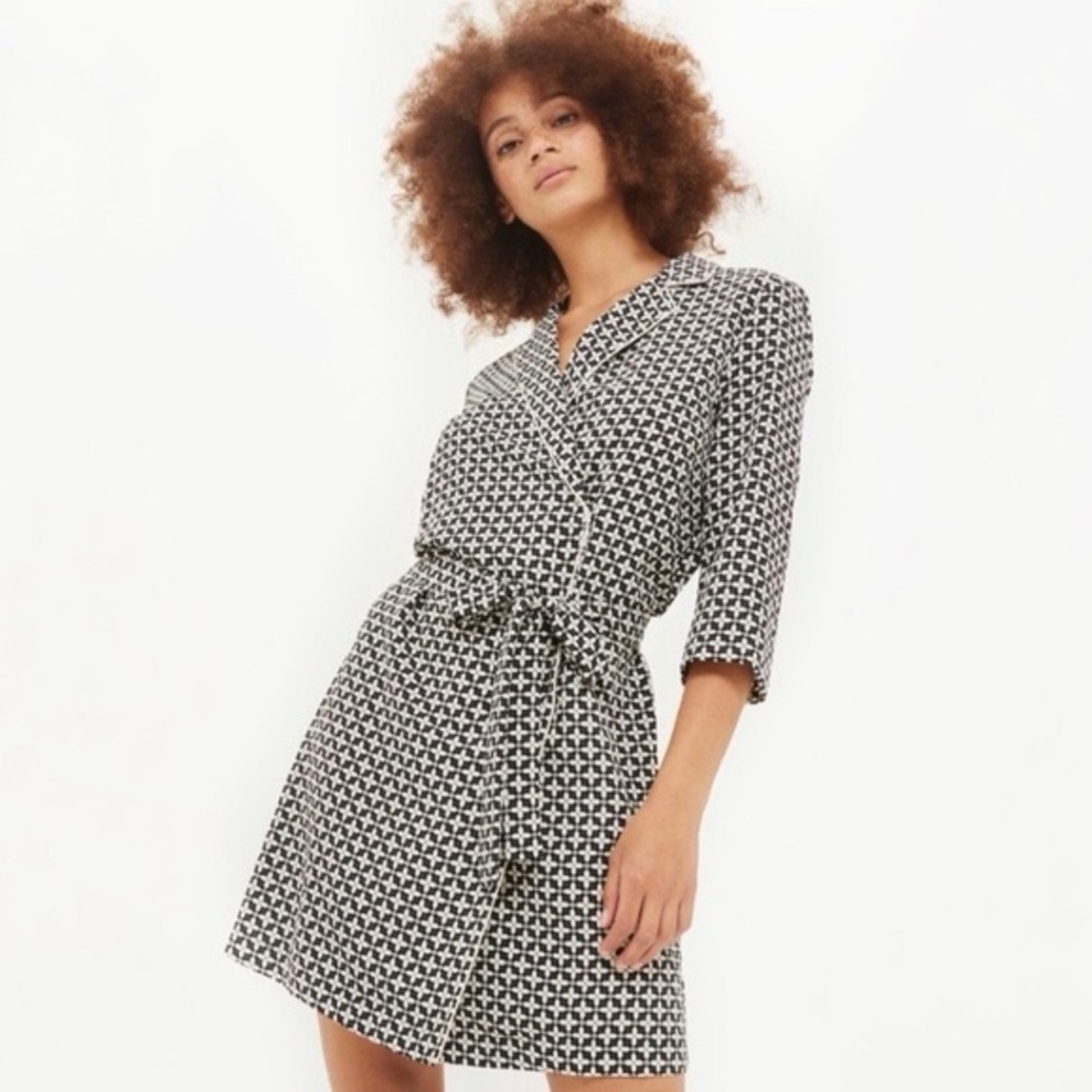 ✨ TOP SHOP Geometric Black White Tie Waist Robe Snap Collar Dress US 10